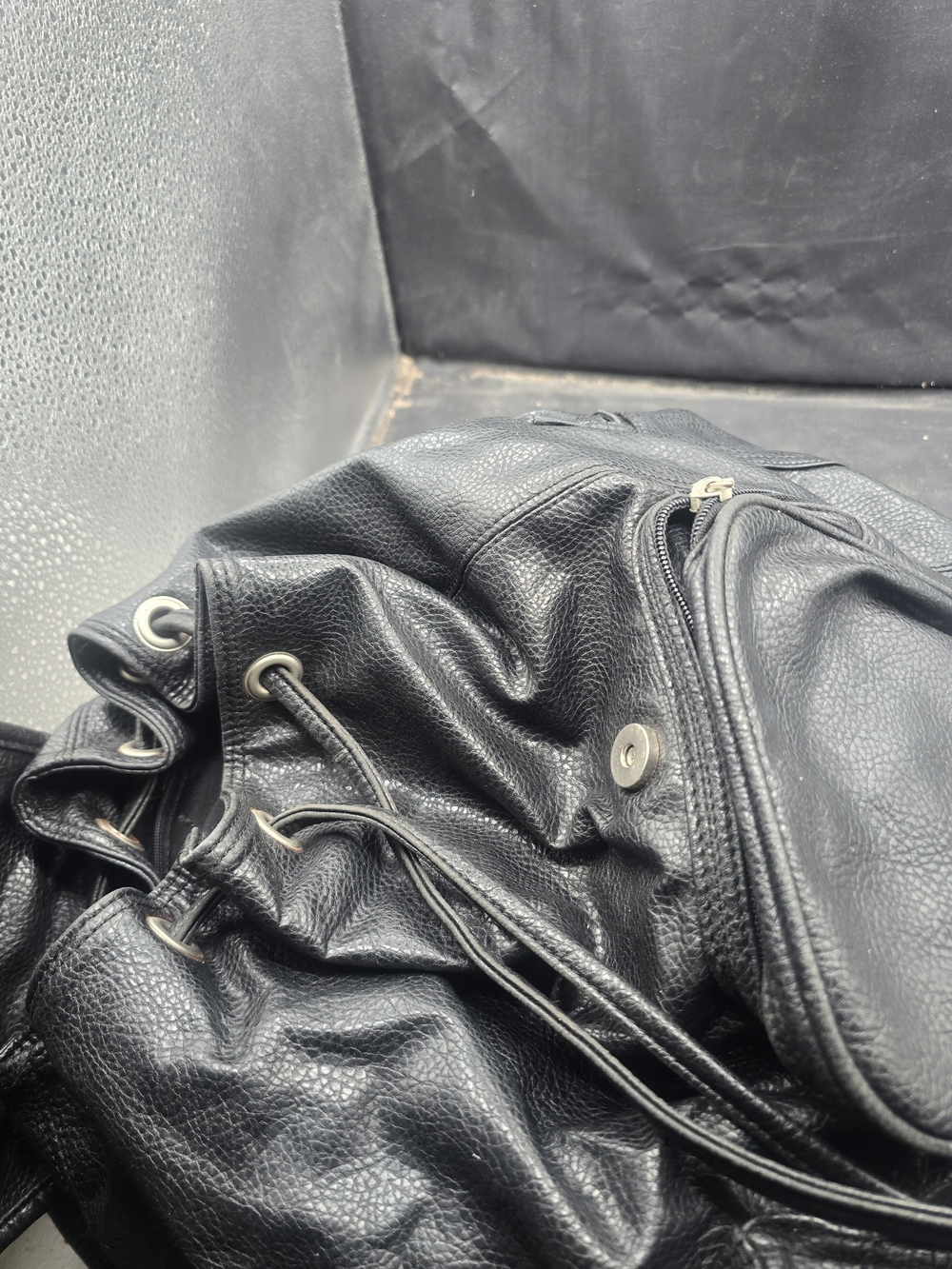 GUESS Black Leather Backpack - Textured Drawstring Rucksack - Picture 4 of 6